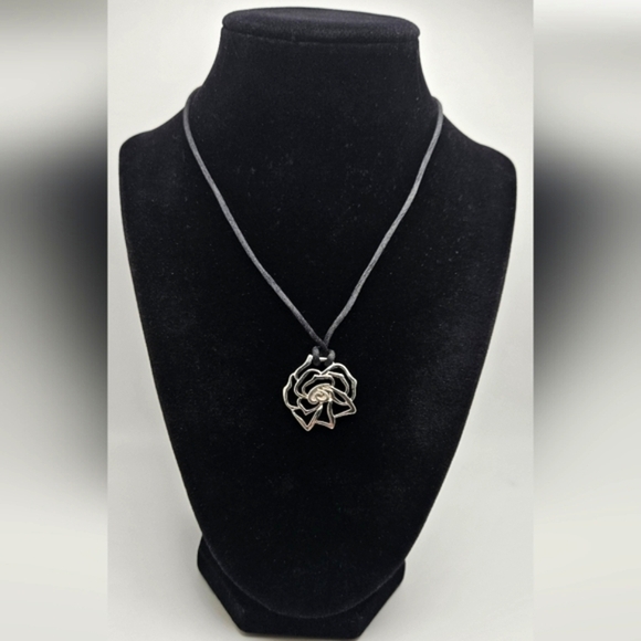 ๐ข3/$19๐ข MK 2004 Rose Pendant on Black Cord Necklace Michael Kors - Picture 2 of 5